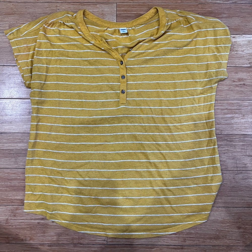 Nice tshirt from old navy.